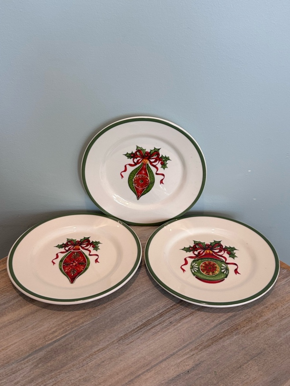 Christopher Radko Holiday Celebrations Green Trim 6 inch Canapé/Appetizer plates